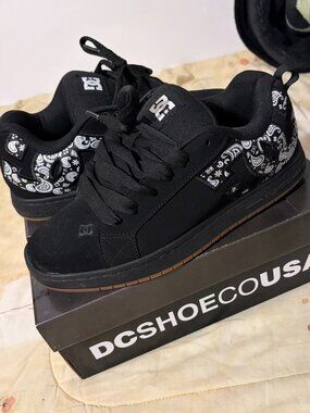 DC Court Graffik Black & Paisley